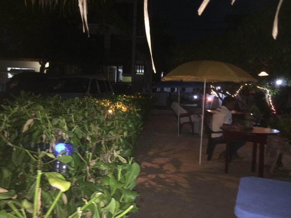 Sea Side Guest House Тангалла Экстерьер фото