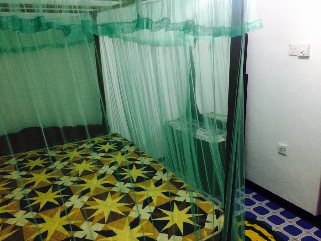 Sea Side Guest House Тангалла Экстерьер фото