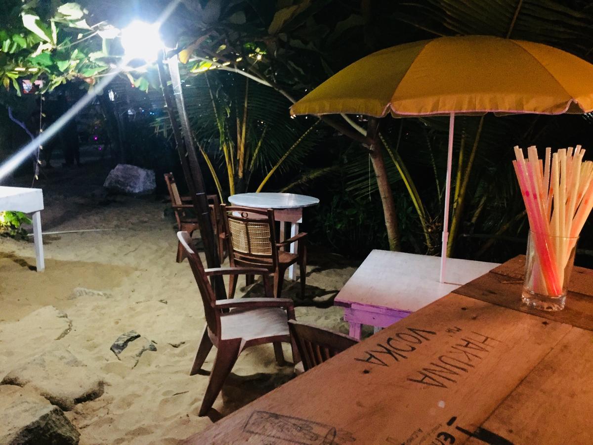 Sea Side Guest House Тангалла Экстерьер фото